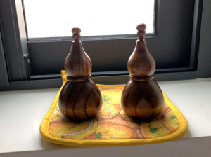 90年代去非洲淘回来滴2个牙签罐^_^放放牙签不错 放在餐桌