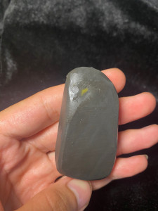 台山玉,乌鸦皮53克小挂件料,看清楚了拍,出售不退换