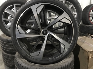 奥迪rs5 原厂全新20寸刀锋轮毂一套 都是无磕碰划痕 原