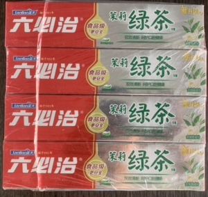 蓝天六必治绿茶牙膏