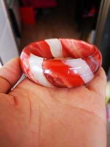 非洲红碧玉,有玉化,有花纹,油画感十足,56圈口,全新手镯