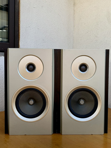 爱浪td03书架音箱 原来搭配低音炮看电影用的 现在拿