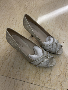 翠贝卡女鞋,高跟鞋凉鞋.跟高约6cm.35码.全新