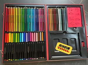 家中闲置一套绘画用具，彩铅和水彩笔都是全新！还有一套绘画板！