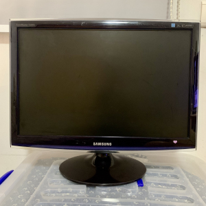 22寸三星液晶显示器t220g,闲置许久开机正常就是有异味