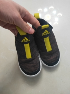 阿迪达斯小海马男童春秋鞋.7k适合脚长12到14厘米左右.