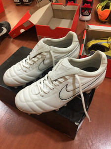 nike耐克传奇2,legend ii足球鞋,42码,全白袋