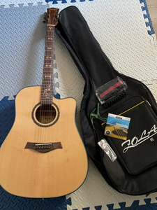 佐拉吉他 型号901c,原价1500买的,买了没玩过几次一直