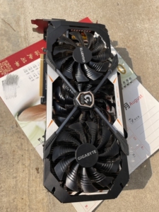 顶级旗舰技嘉1080萤火虫 成色如图,体质非常好,低负载是频