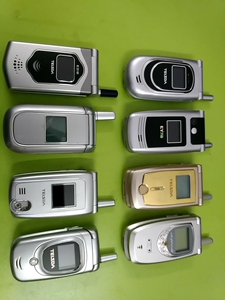 00xy476197943956淘宝库存新机天时达翻盖手机,没有电池夹电开机