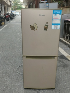 奥马两开门冰箱功能正常，容量106升一级能量。 高度1米13