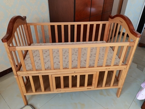 99新,卡比龙实木婴儿床,限廊坊大城附近自提.