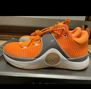 韦德之道6橙汁 李宁 wow6 45.5码 无原盒