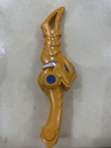 铠甲勇士裂地刀