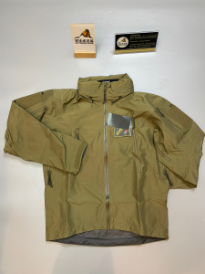 始祖鸟leaf冲锋衣