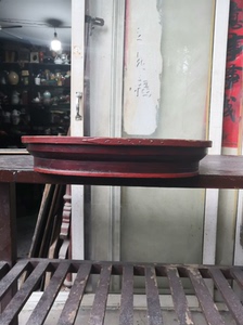 清，折沿红漆大木盘，直径35.8厘米，宽24.5厘米，8.5