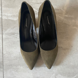 法雨女鞋高跟鞋 超级高级的颜色 非常显脚白 只穿过一次出席活