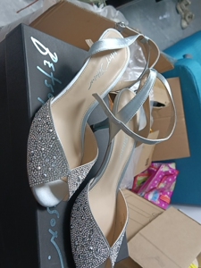 000人付款淘宝贝奇新款缕空妈妈鞋透气女鞋舒适奶奶套脚鞋情侣老人鞋