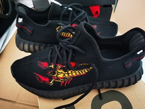 凯爷限量联名款全新椰子550运动鞋码四二原盒带吊牌.299