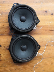 歌乐4.5寸全频喇叭,音质一流,库存的全新的,有三对,尺寸确