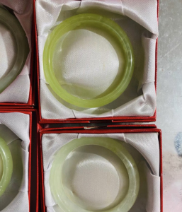 特价清仓处理正品玉南玉之都信宜,玉手镯 女款玉石浅绿玉镯子