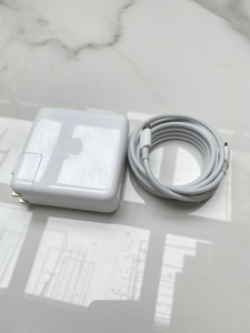 苹果macbook pro13寸61w国行pd充电器m1