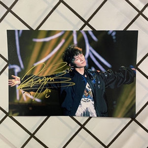 声入人心周深亲笔签名照保真低价出送女朋友送同学礼物集美们冲鸭