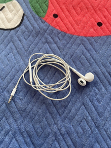 二手圆头苹果原装耳机,也适用安卓手机,音质很好,一根50包邮