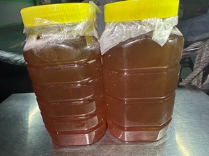 龙眼蜜蜂蜜和荔枝蜜。35一斤，2斤65，图中一罐是2斤，自家