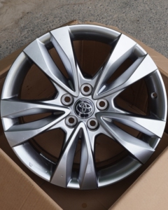 丰田塞纳轮毂18寸