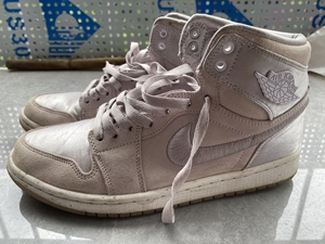 aj1丝绸淡紫 40码 正品 保真 成色很新 鞋底满星 下地