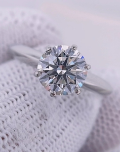 tiffany蒂芙尼 1.67克拉经典铂金六爪钻戒 颜色h