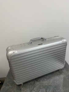 二手日默瓦rimowa保时捷限量合作手提箱,电脑包,铝镁合金