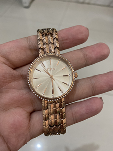 titus铁达时手表,自己带不到3次,原价一千多,现699