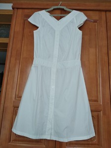 hm 蕾丝吊带裙夏天衣服太多了，出手几件夏季白色裙装，风格款