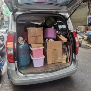 小型面包车拉货