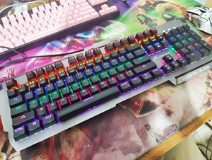 腹灵天生玩家铠甲2热插拔青轴机械键盘