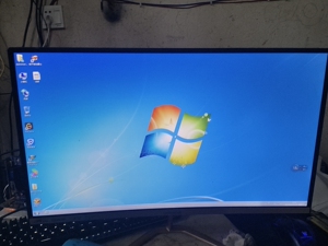 瀚仕达24寸曲面屏. 显示效果完美功能一起正常. 屏幕没