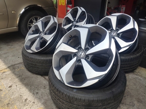 本田十代雅阁顶配18寸原厂刀锋轮毂带胎一套,配4条原厂的普利