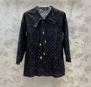 全新lv衣橱必备系带真丝衬衫 真丝缎面料 复古扎染字母印花工