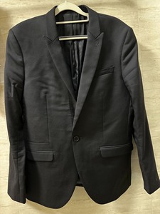 黑色男式单扣西装，休身韩版纯毛面料后双开缝，商务办公，闲置便