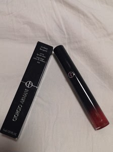 阿玛尼302唇釉,星辰锦鲤色,很火的颜色不用多介绍啦～给大家