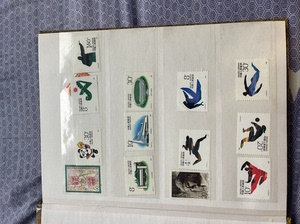 30多年保留的邮票册，自己看里面值钱的，自己报价，整本出售，