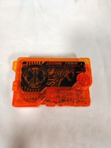 假面骑士01 外传刃姐密钥 剑齿虎密钥 成色99新 声光正常