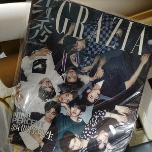 ninepercent全新红秀杂志带海报筒npc