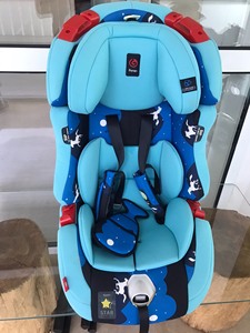 出感恩护航者爸爸去哪儿定制款儿童安全座椅，颜色为太空蓝，适合