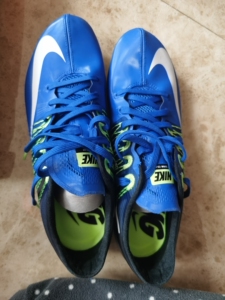 大白鲨钉鞋耐克