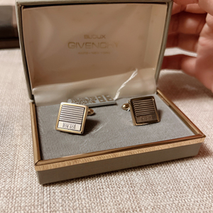 givenchy 中古纪梵希金银拼色袖扣