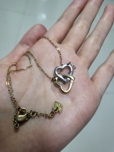 施华洛世奇正品，双心项链，银色的心是单面带钻的，很闪。链子有