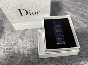 迪奥口红颜色滋润999和锻光玫瑰520